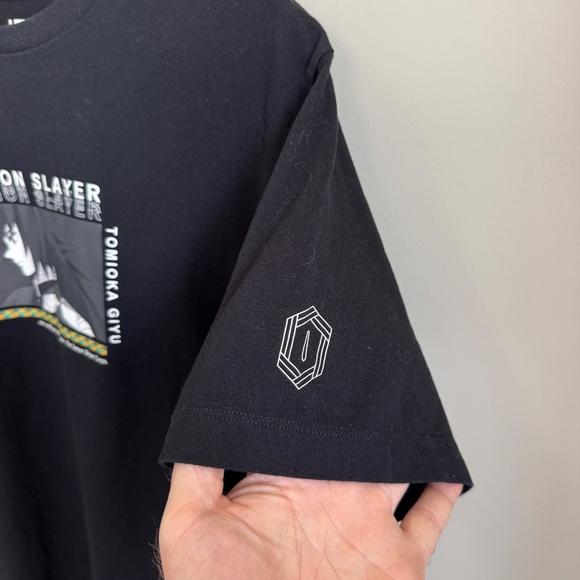 Uniqlo UT Demon Slayer Kimetsu No Yaiba Men's Tomioka‎ Giyu T-shirt Black Large - Picture 5 of 12